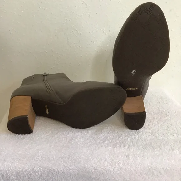 Vionic Women Stylish Gray Ankle Boots & Booties Size 8 with Brown Heels - Picture 7 of 10